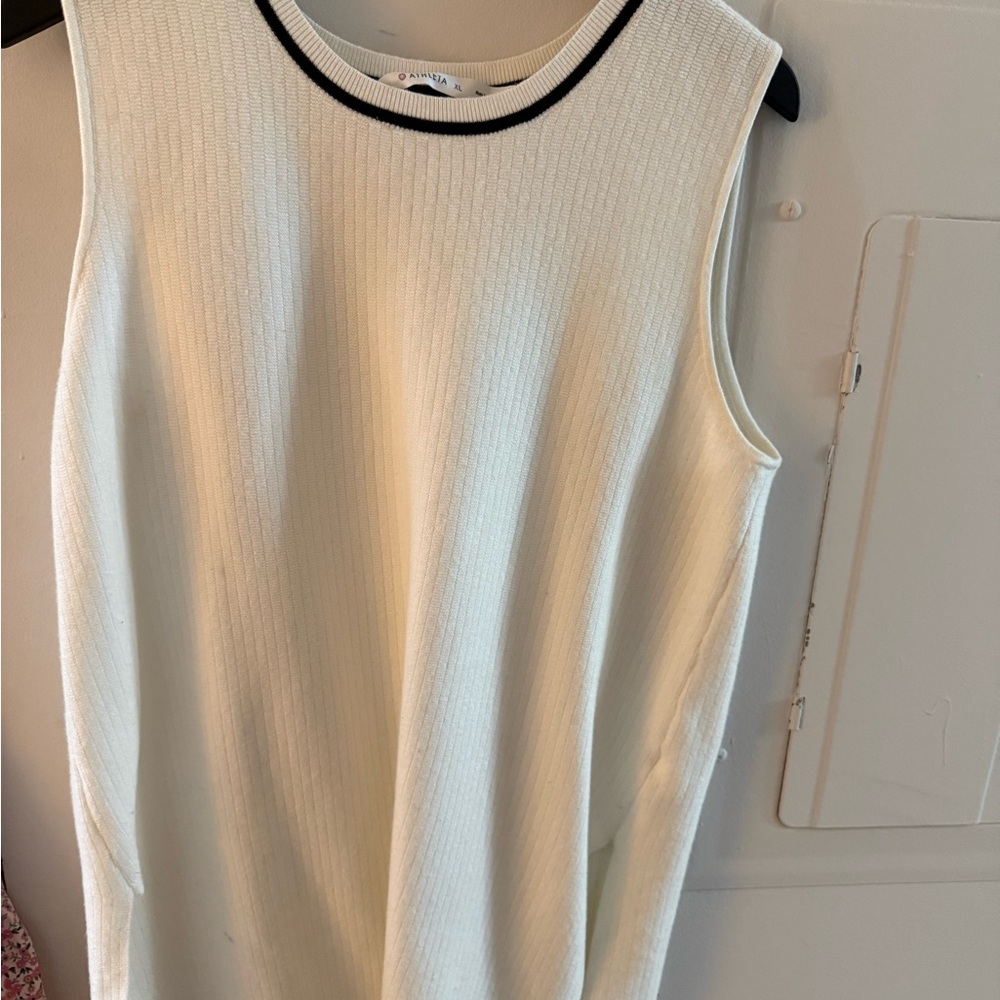 Athleta White Ribbed Sleeveless Tank Top